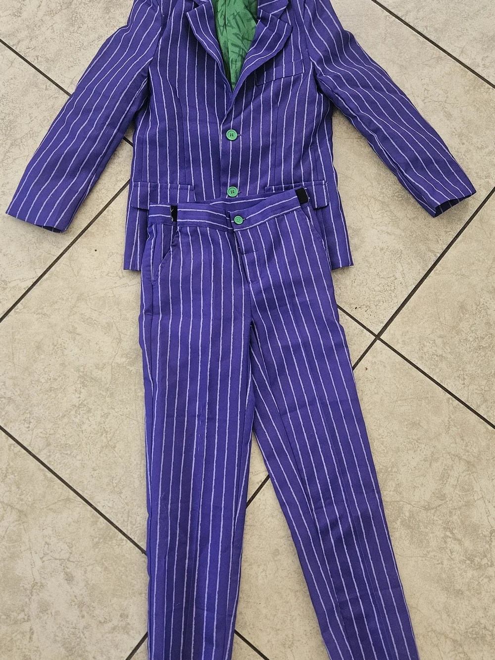 Spirit halloween costum